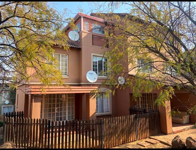 3 BEDROOM APARTMENT FOR SALE IN CASTLEVIEW